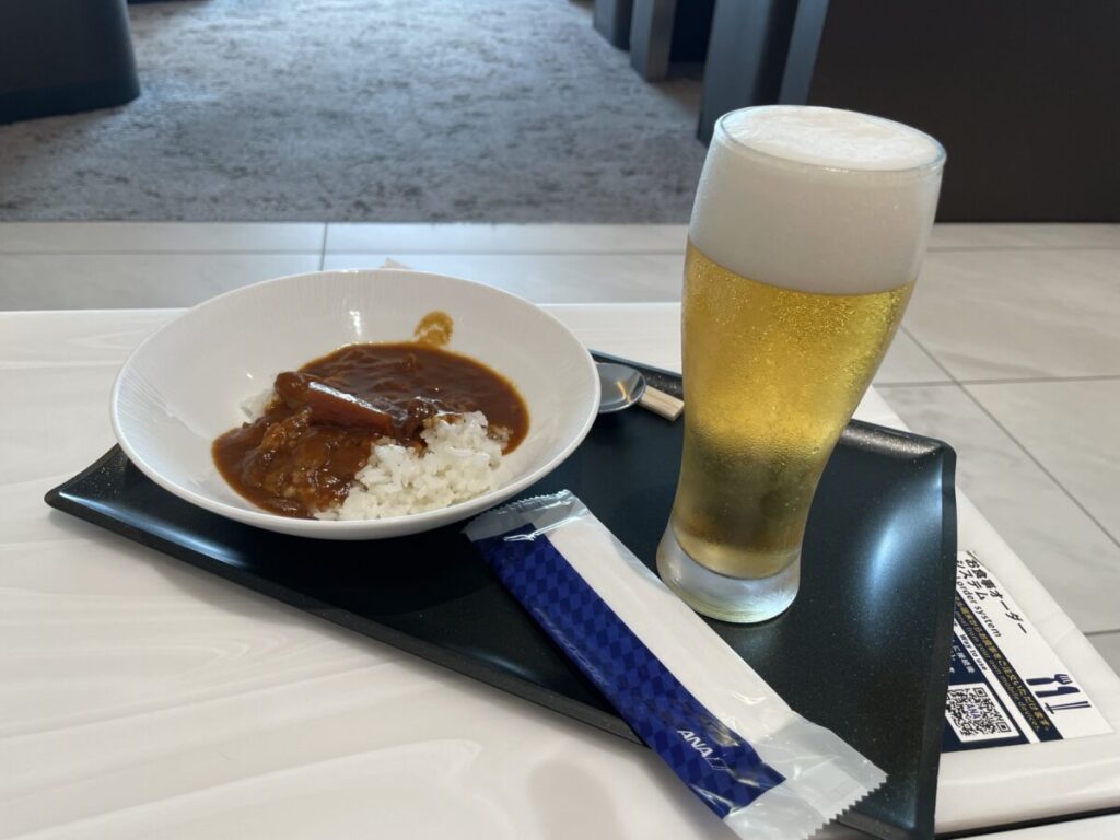 朝からカレーとビールの背徳感