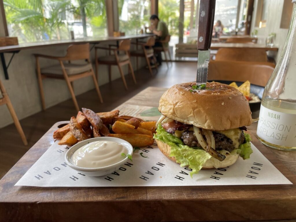 ガッツリバーガーを食べる