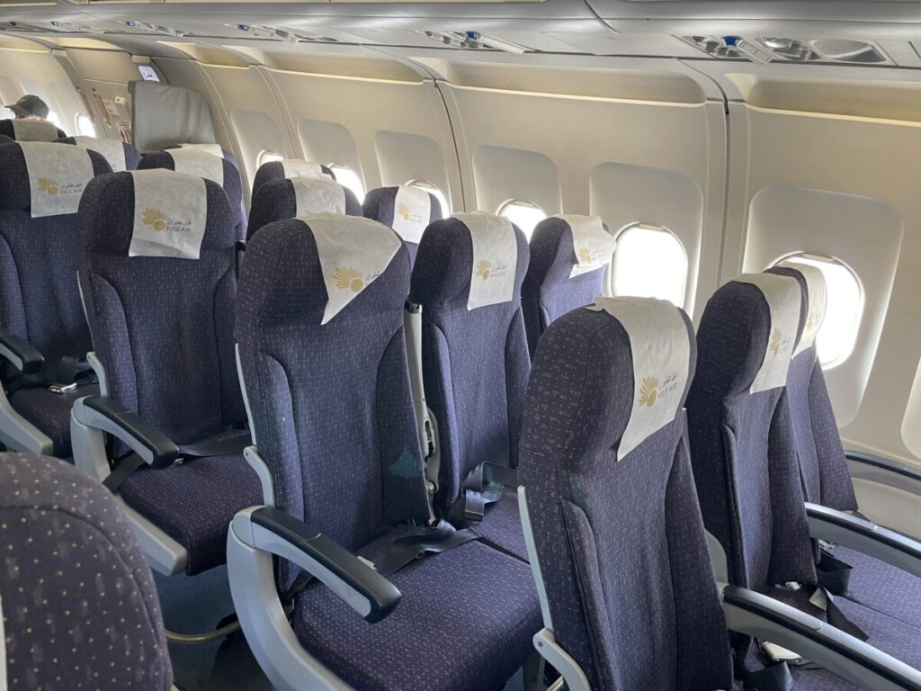 機内とカイロ到着後の流れ