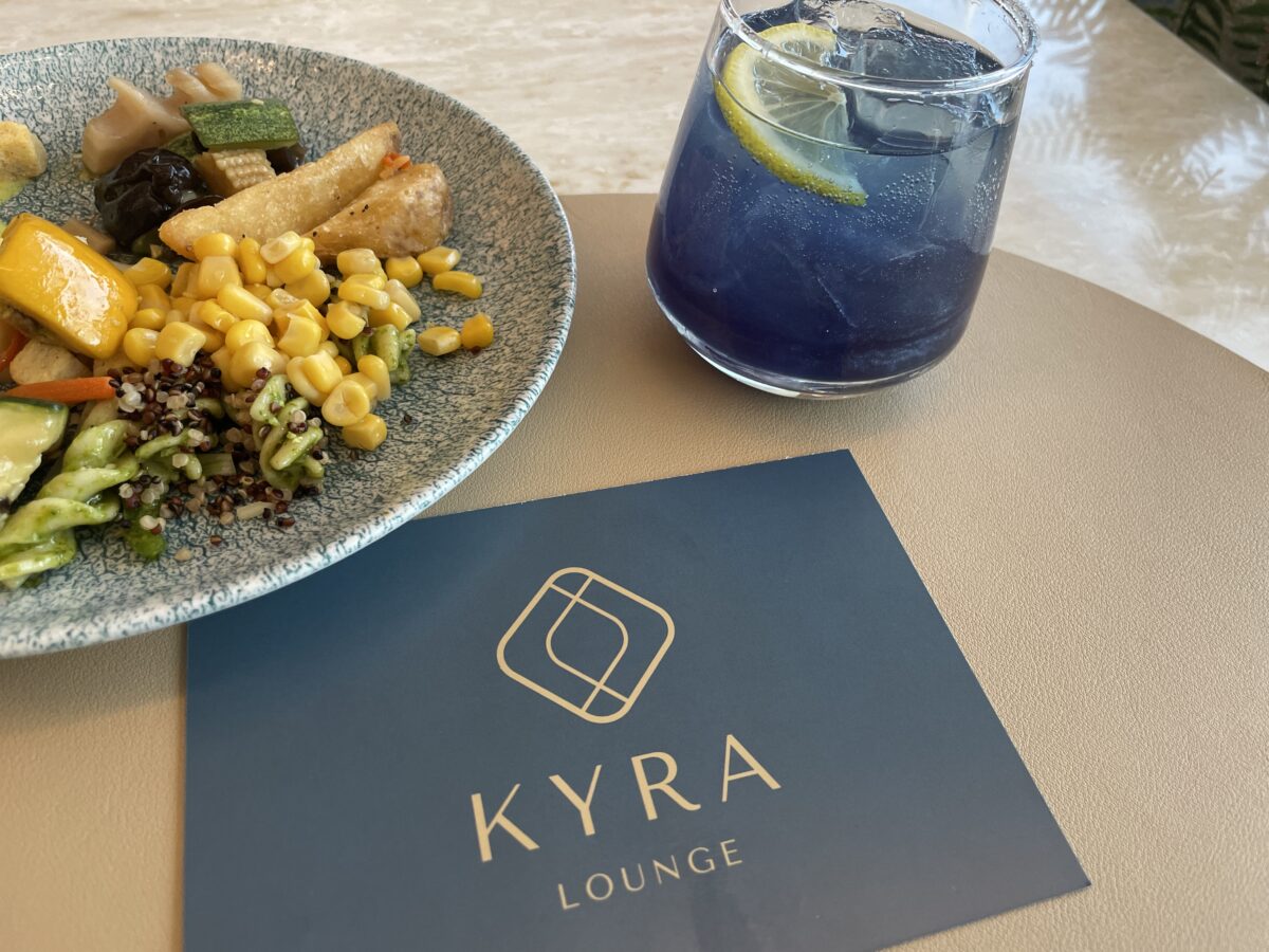 ラウンジでカクテル体験は最高